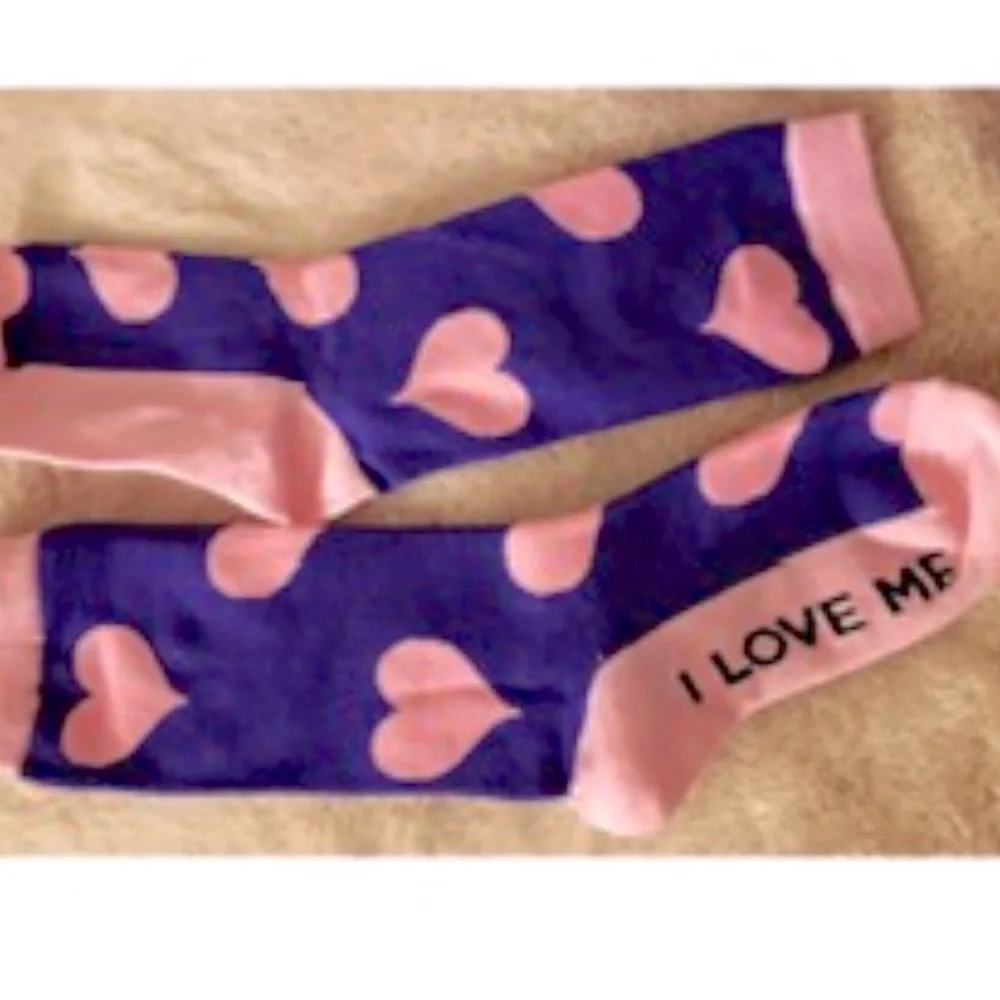STAND UP SOCKS Purple with Pink Hearts
